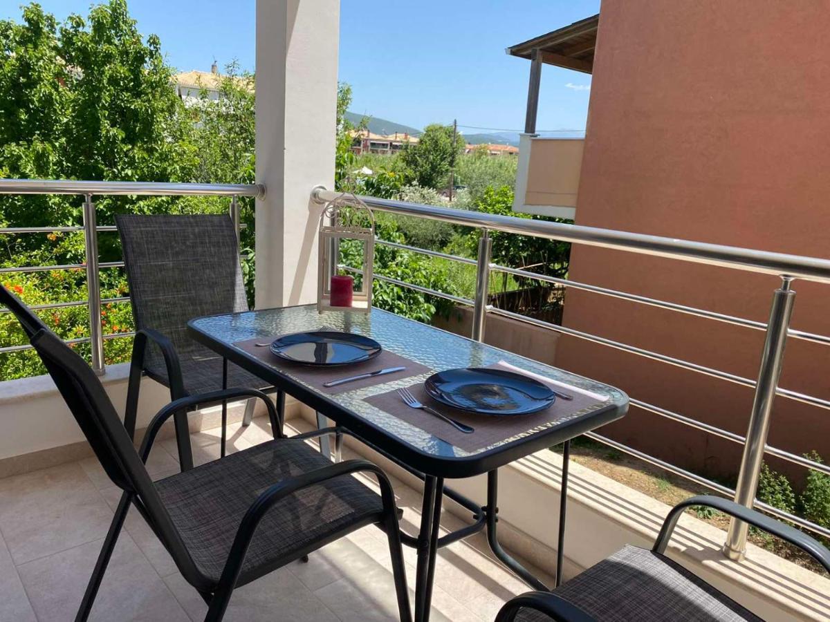 Phil'S Apartments Lefkada City Екстер'єр фото