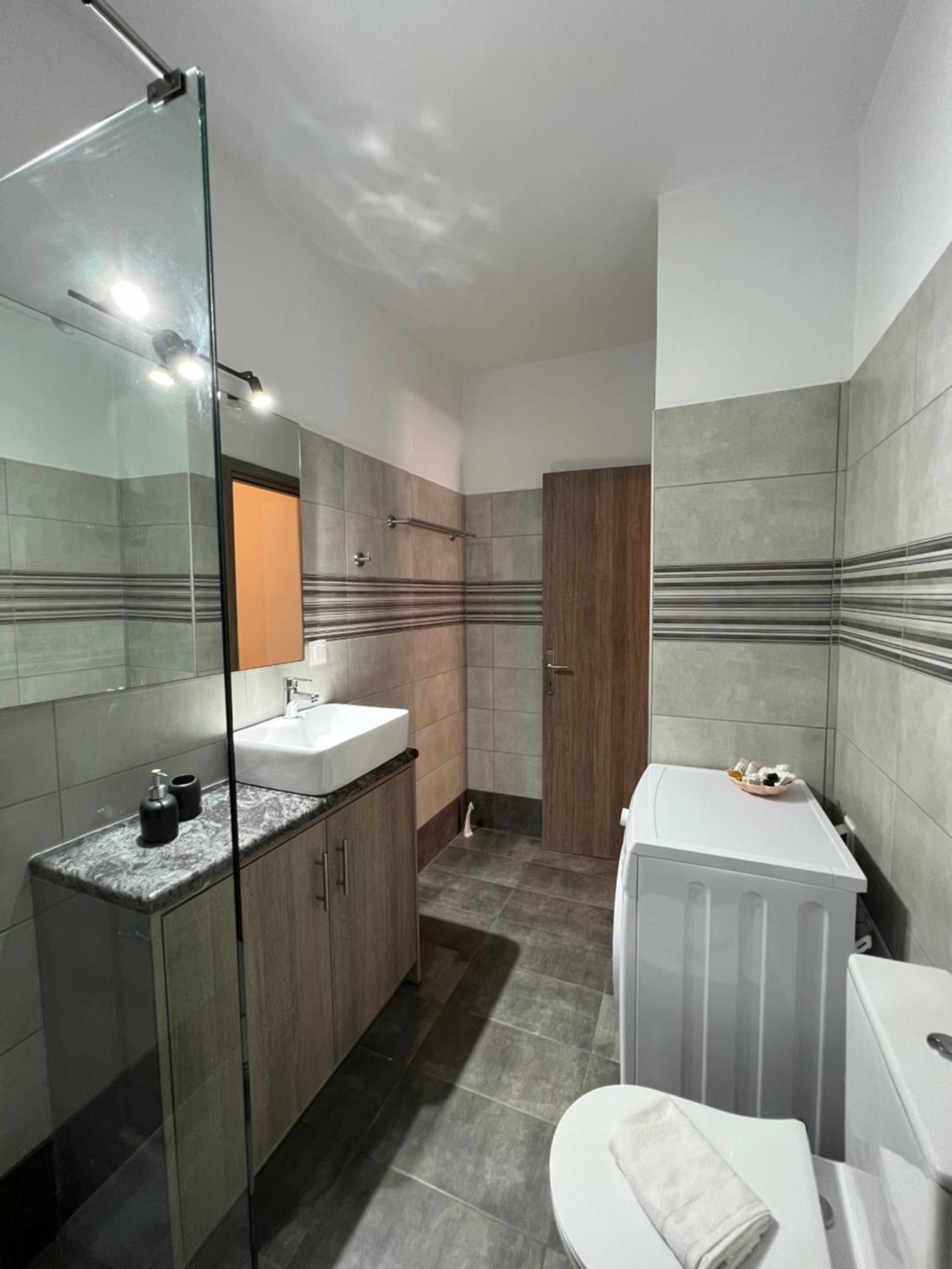 Phil'S Apartments Lefkada City Екстер'єр фото